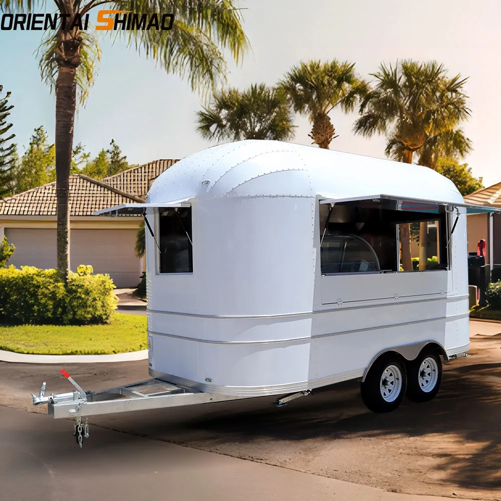 Bílý přívěs na jídlo Airstream